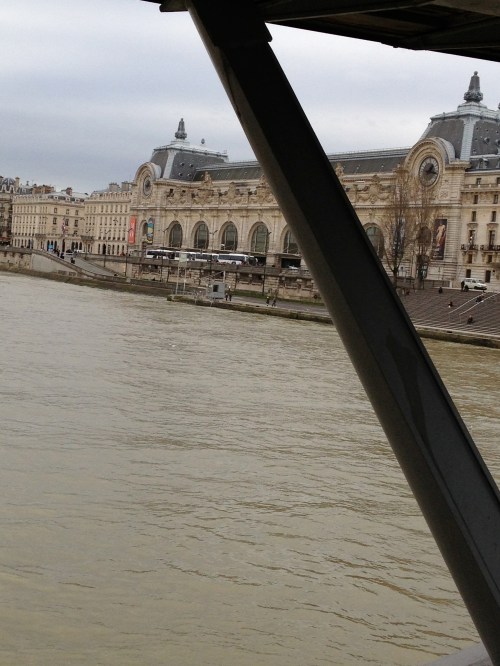 approaching the museum from the bridge