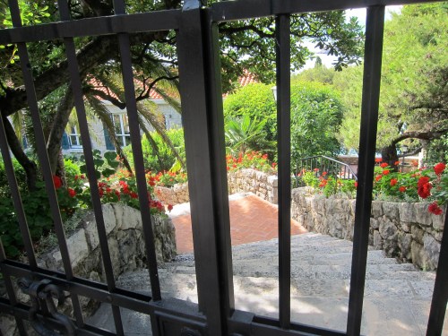 We were hoping to be invited in to this very nice house, but the gates remained closed.