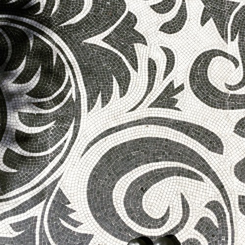 I would rent an apartment in this building just for this floor at its entrance!